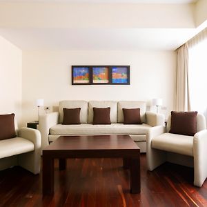 Deluxe Master Suite
